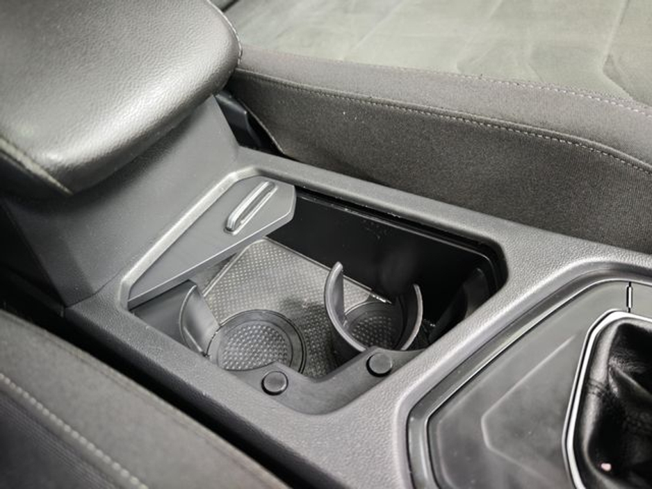 2017 Volkswagen Tiguan - image 37