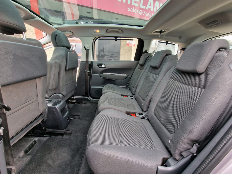 2016 Peugeot 5008 - image 12