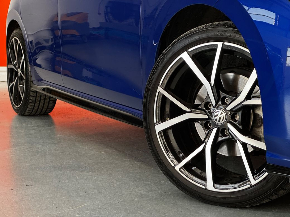 2024 Volkswagen Golf - image 4