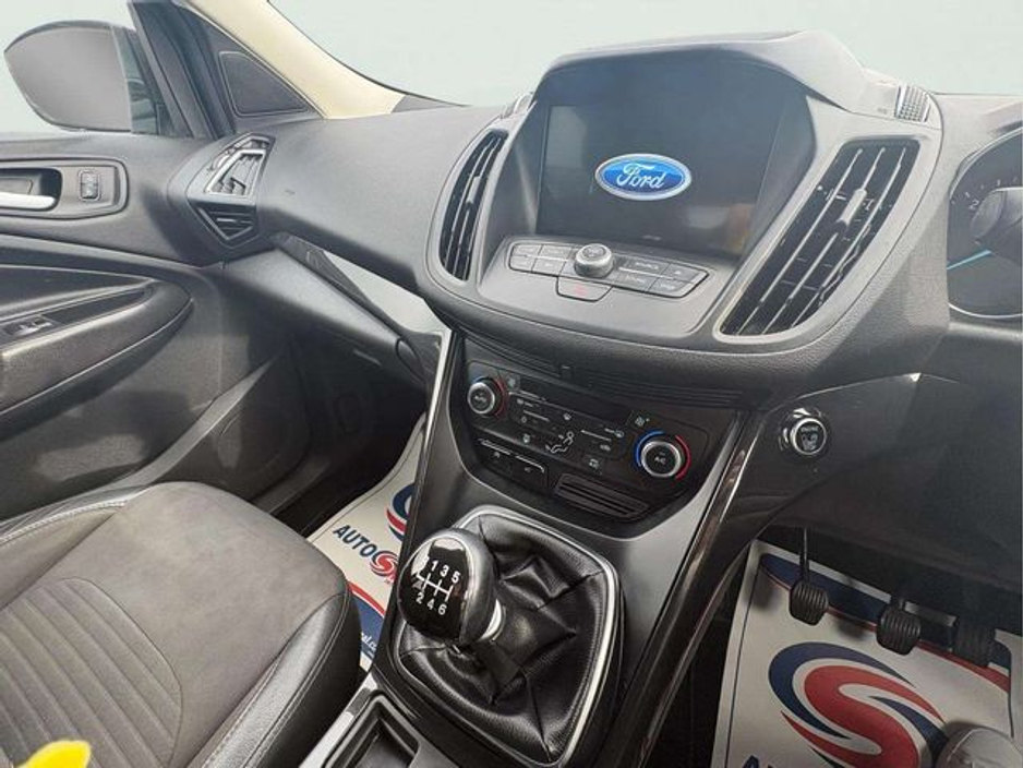 2017 Ford Kuga - image 4