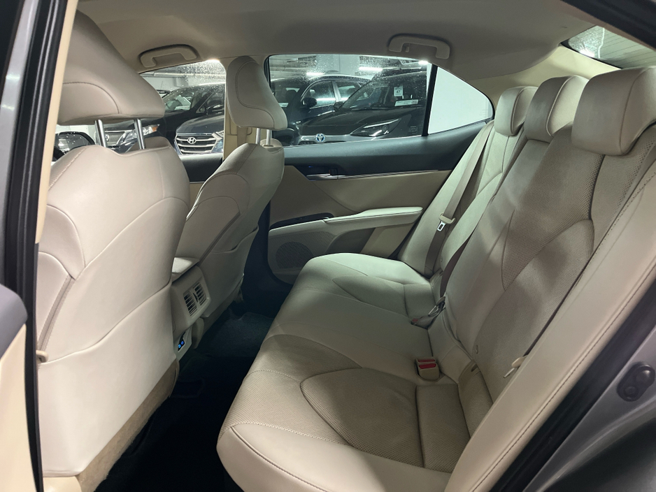 2023 Toyota Camry HYBRID PLATINUM AUTO // FULL LEATHER HEATED & COOLING ELECTRIC SEATS // BLUETOOTH // SAT-NAV // REAR CAMERA & PARK ASSIST // FULL WARRANTY €44,945