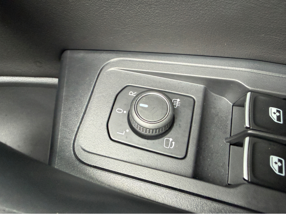 2024 Volkswagen T-Roc - image 17