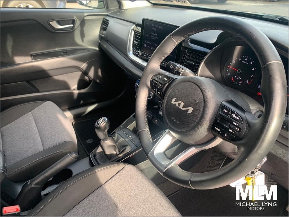 2022 Kia Stonic - image 13