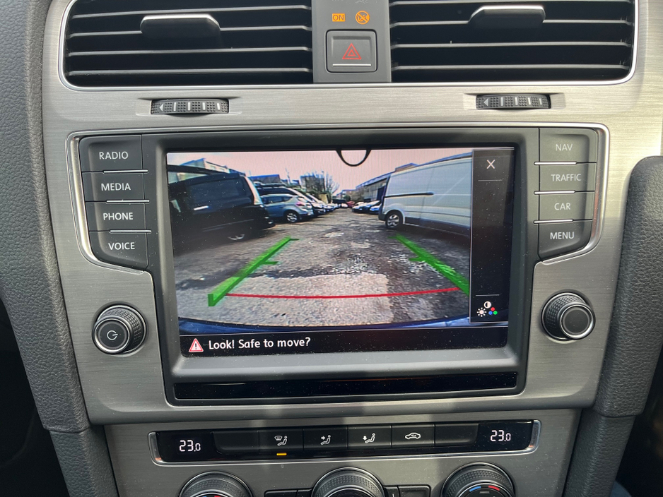 2015 Volkswagen Golf - image 13