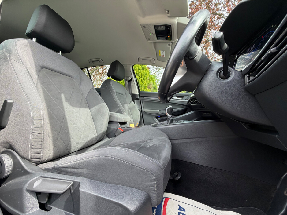 2022 Volkswagen Golf - image 7