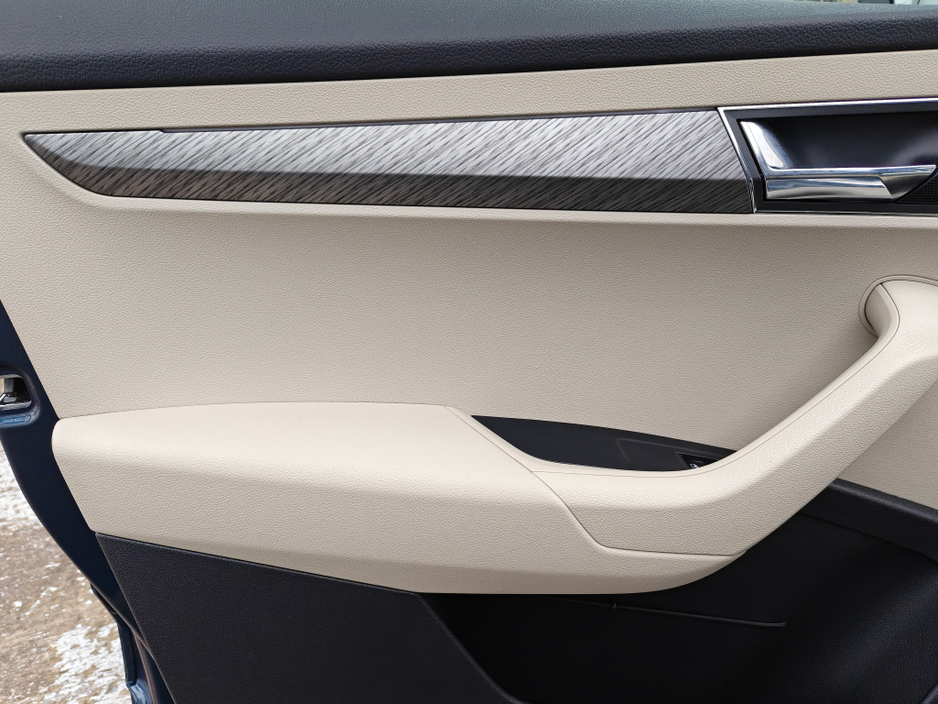 2023 Skoda Karoq - image 8