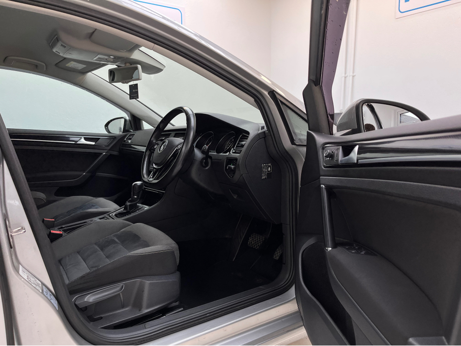 2016 Volkswagen Golf - image 22