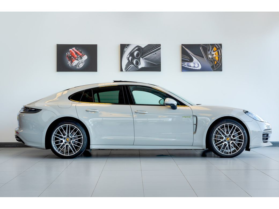 2023 Porsche Panamera - image 4