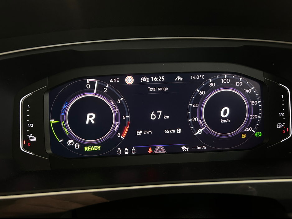 2023 Volkswagen Tiguan - image 12