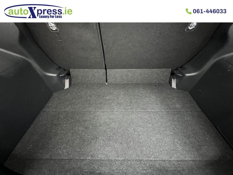 2021 Toyota Yaris - image 10