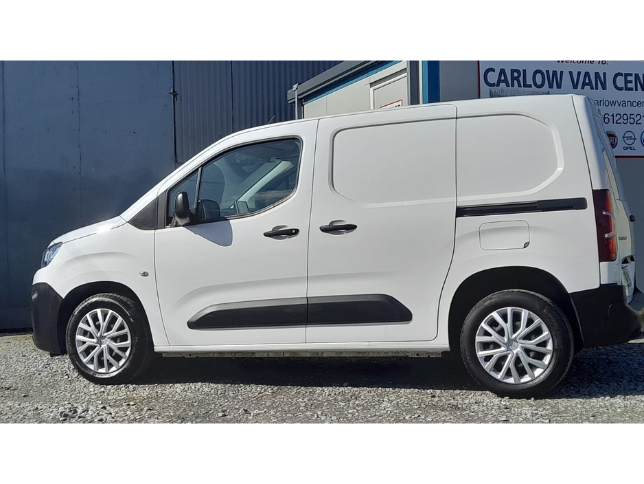 2020 Citroen Berlingo - image 3