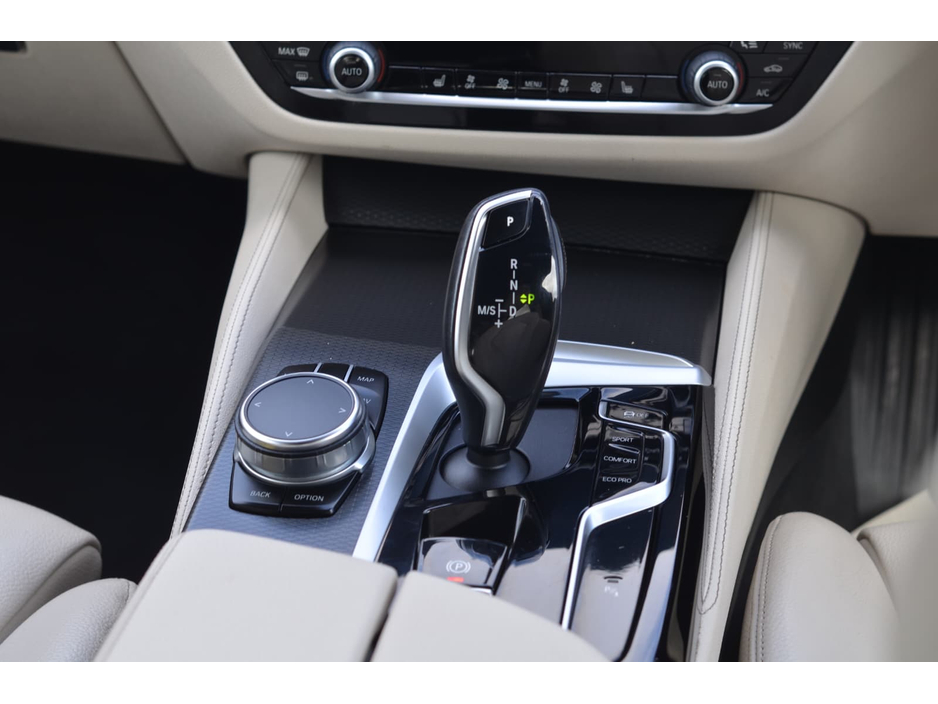 2023 BMW 5 Series - image 7