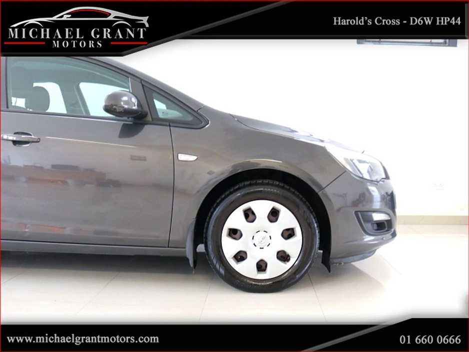 2015 Opel Astra - image 9