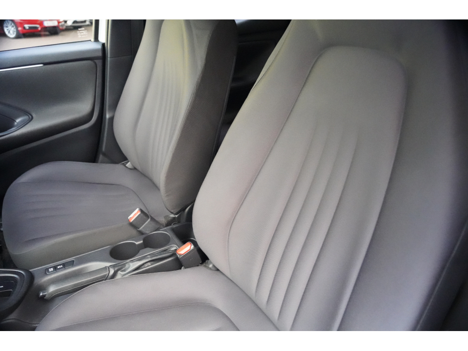 2020 Toyota Yaris - image 23