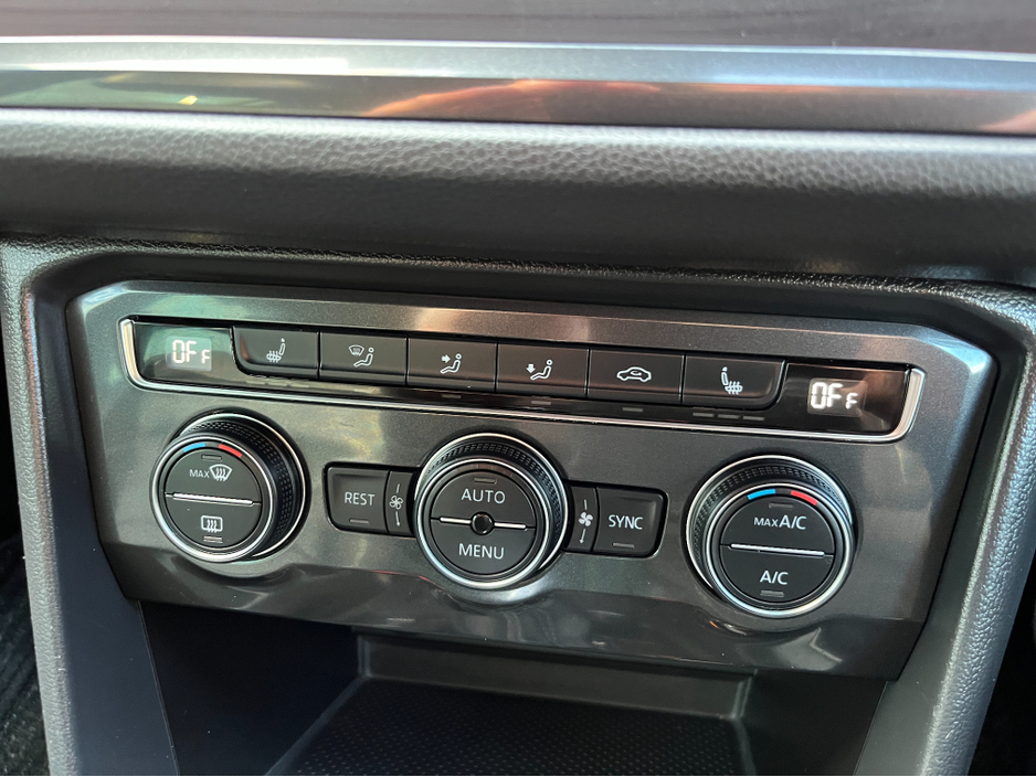 2018 Volkswagen Tiguan R-LINE 4 MOTION AUTOMATIC 2.0 DIESEL //HIGH SPEC//FULL LEATHER HEATED FRONT AND REAR SEATS//360 PARKING CAMERAS//ADAPTIVE CRUISE CONTROL// €27,950