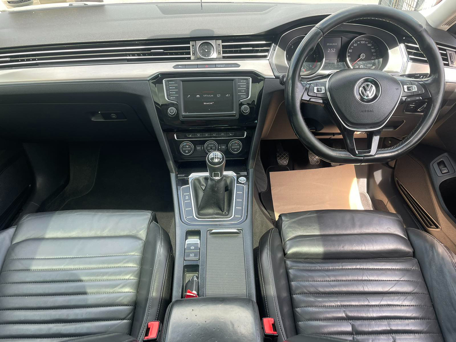 2015 Volkswagen Passat - image 12