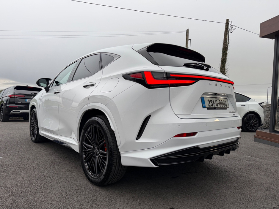 2023 Lexus NX 450 h+ - image 10