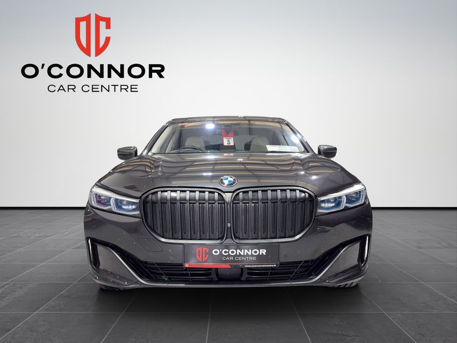 2019 BMW 7 Series - image 2