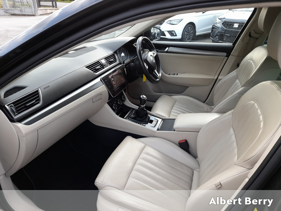 2018 Skoda Superb - image 6