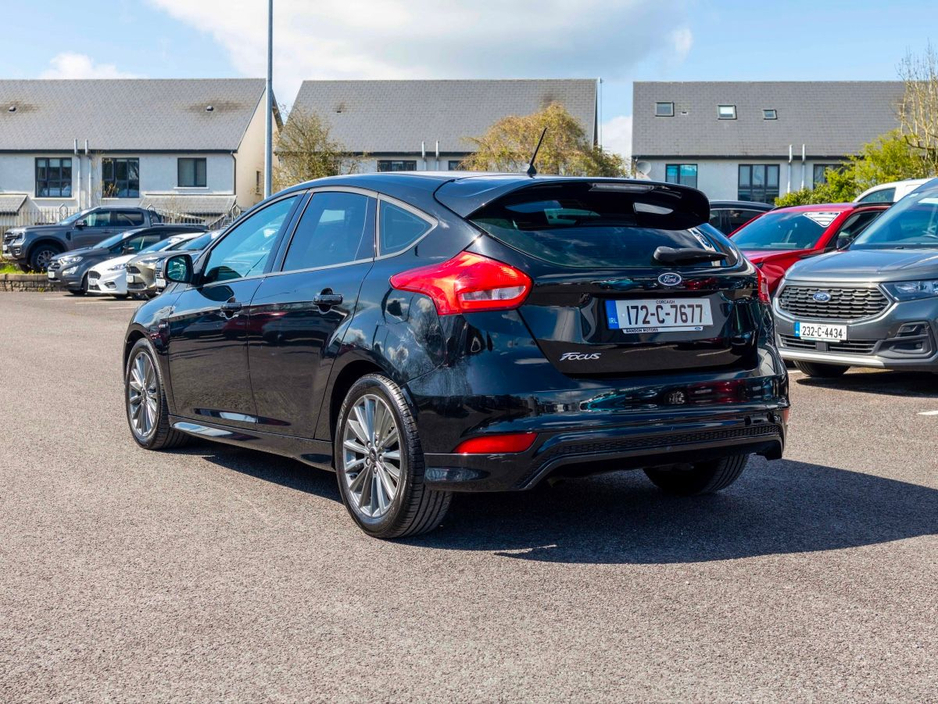 2017 Ford Focus - image 16