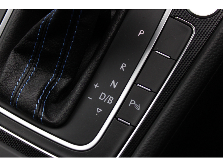 2016 Volkswagen Golf - image 16