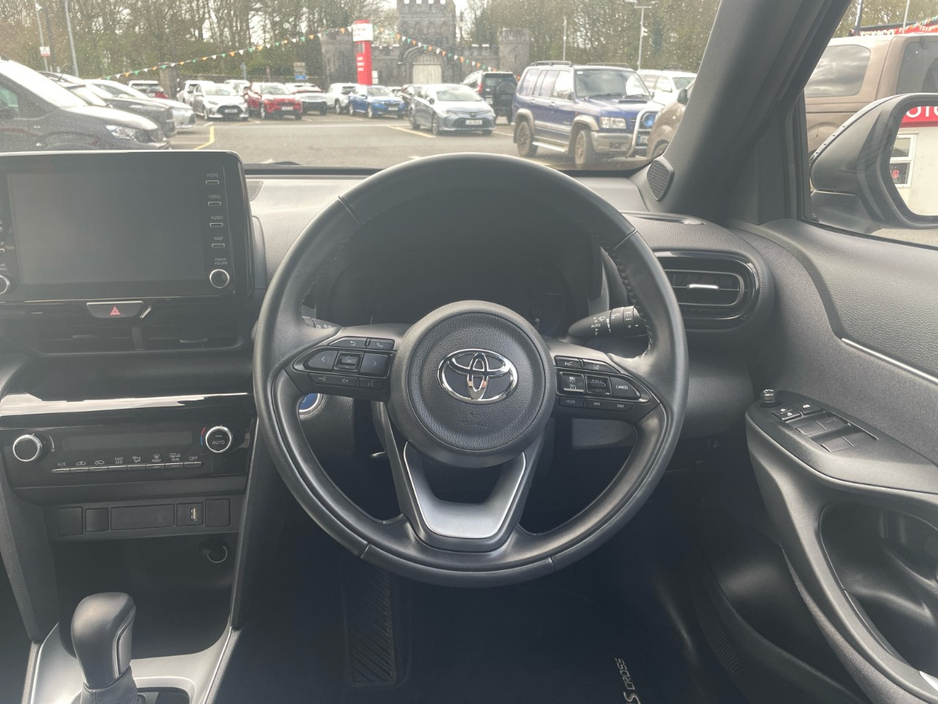 2024 Toyota Yaris - image 9