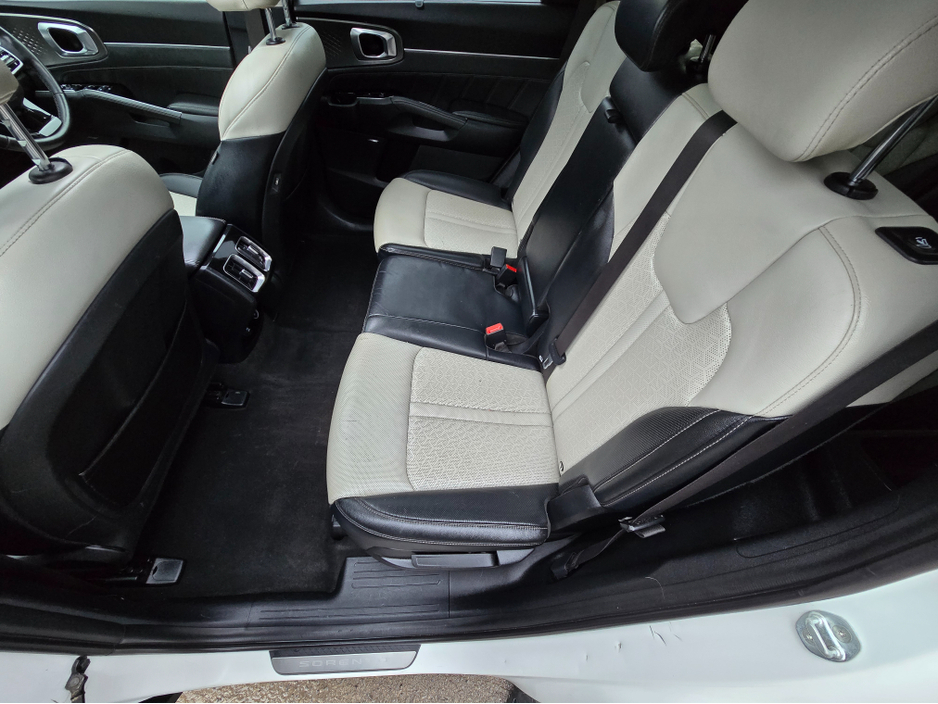 2022 Kia Sorento - image 19