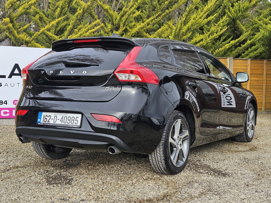 2016 Volvo V40 - image 13