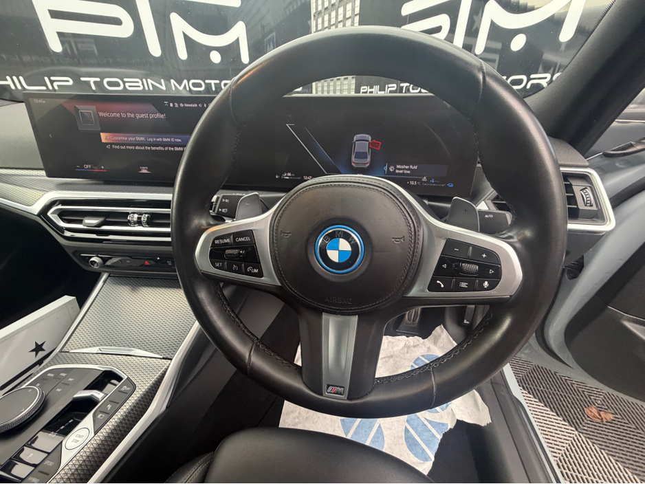 2023 BMW 3 Series - image 24