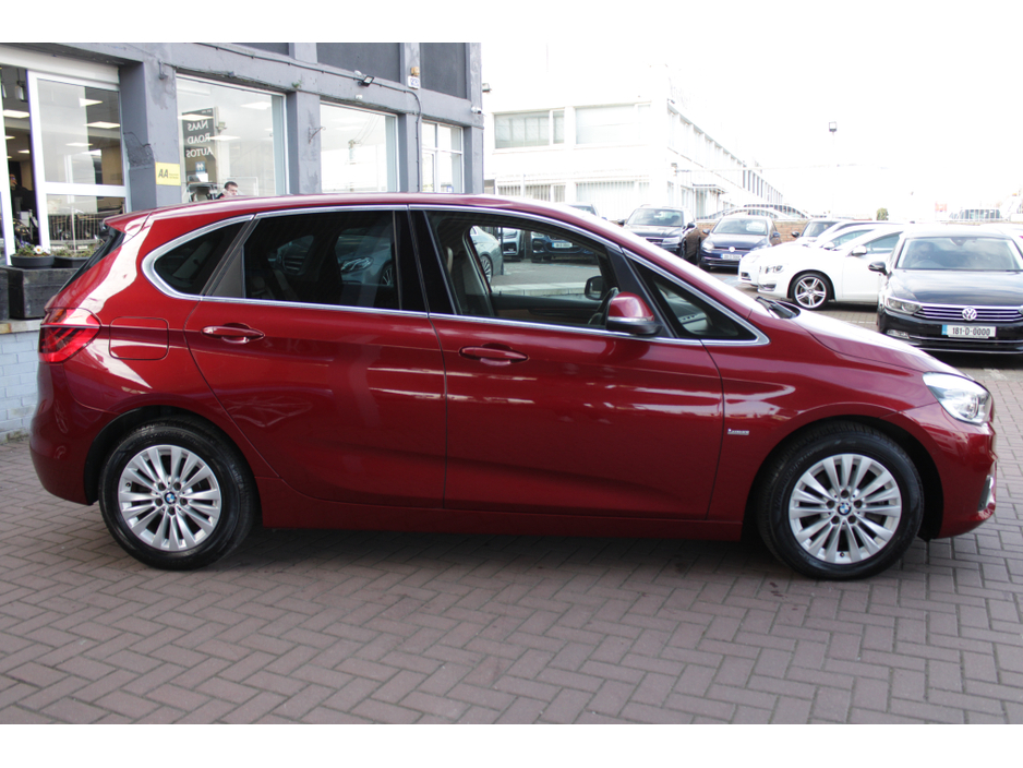 2017 BMW 2 Series Active Tourer - image 3