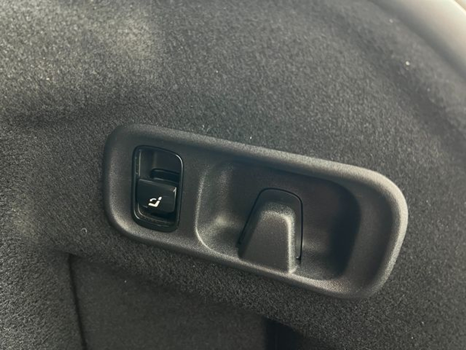 2022 Mercedes-Benz C Class - image 24