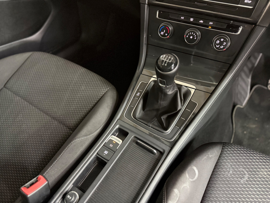 2019 Volkswagen Golf - image 21