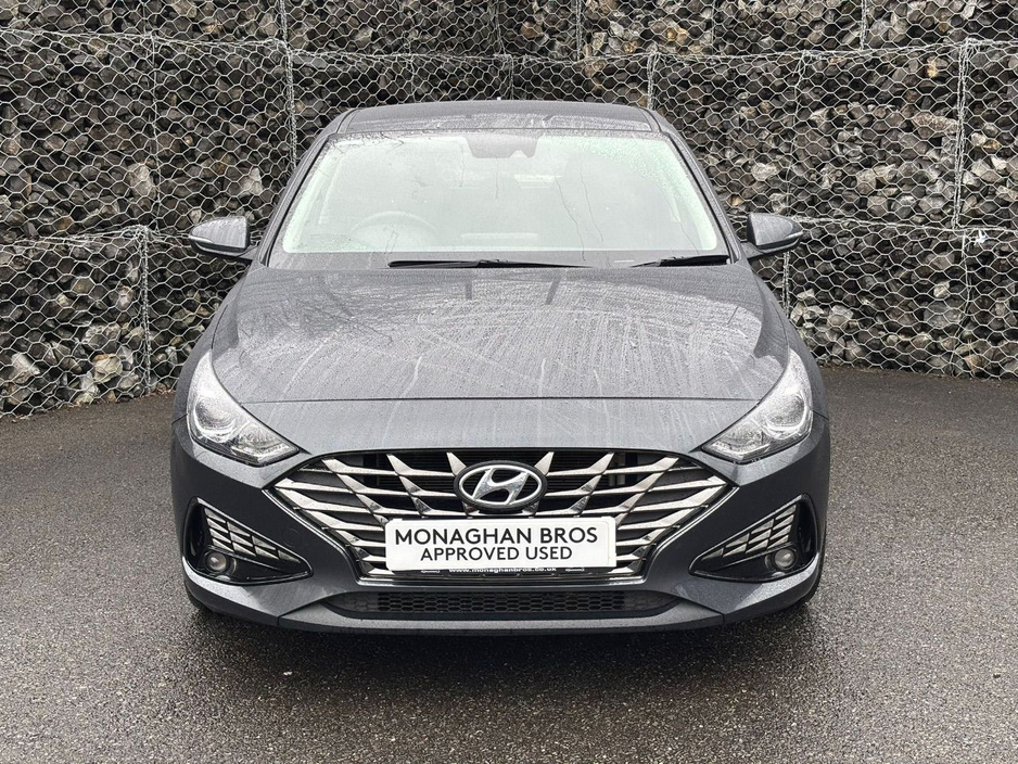 2024 Hyundai i30 - image 2
