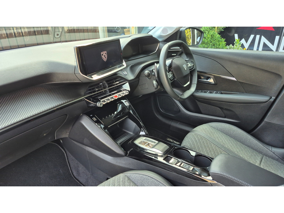 2025 Peugeot 208 - image 11