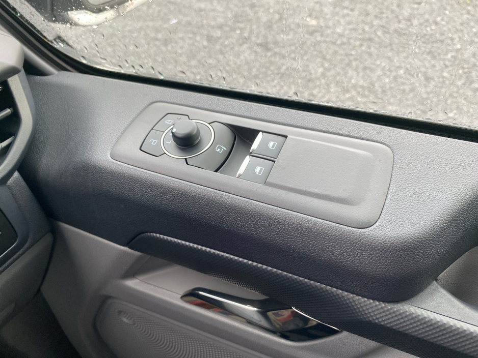 2026 Ford Transit Custom - image 19