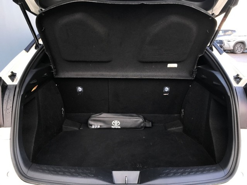 2022 Toyota C-HR - image 10