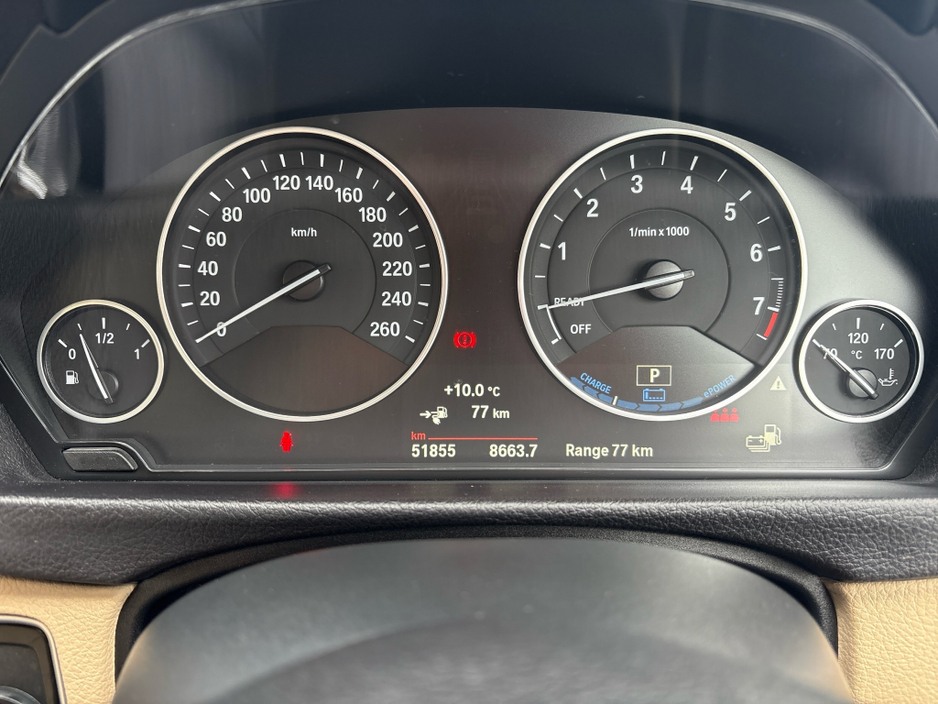 2017 BMW 3 Series - image 14