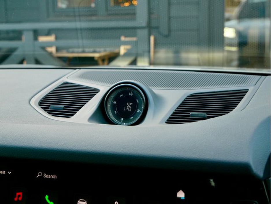 2024 Porsche Cayenne - image 24