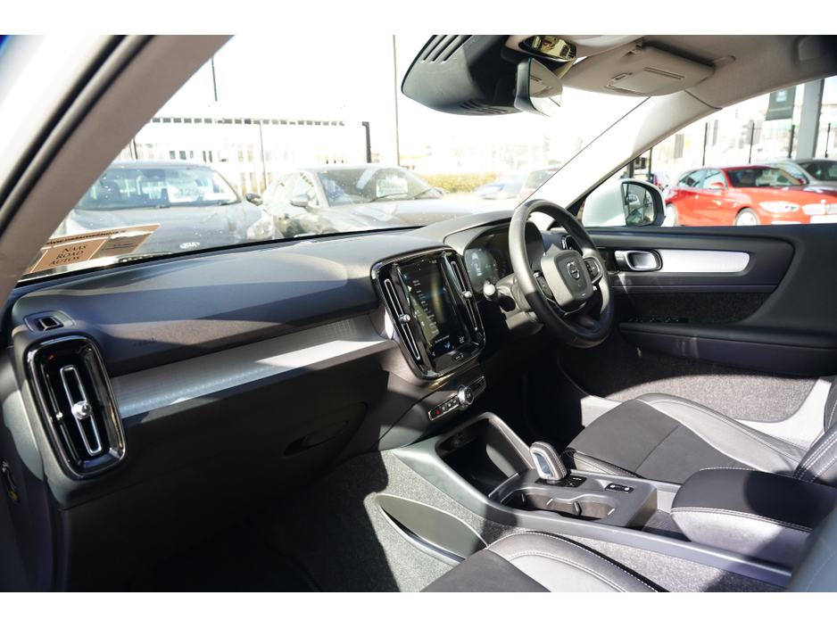 2021 Volvo XC40 - image 18