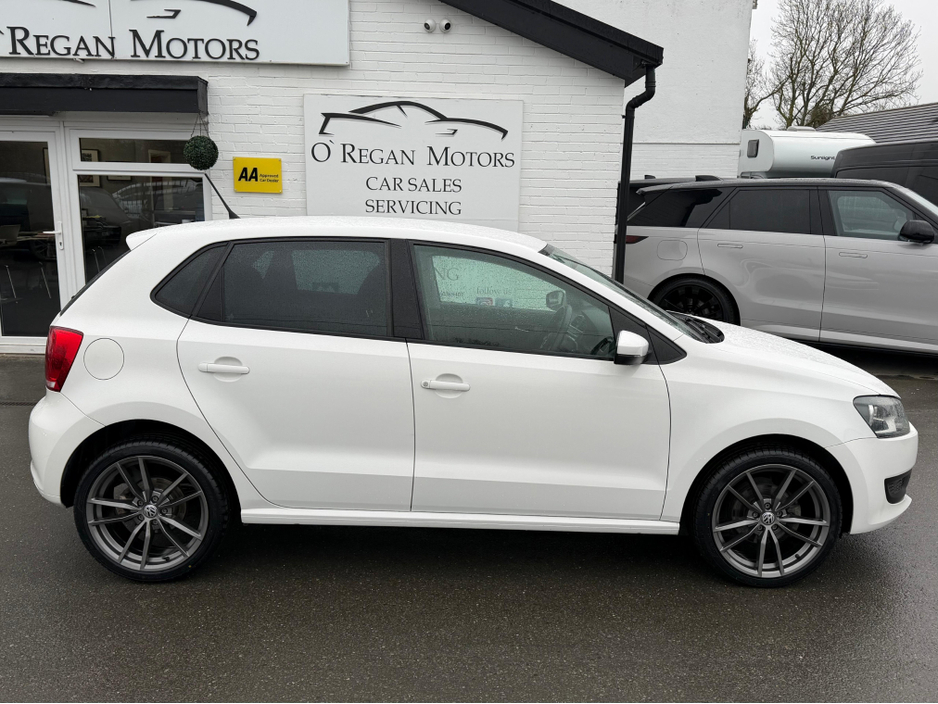 2013 Volkswagen Polo - image 2