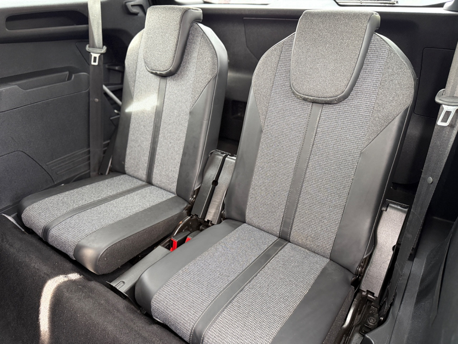 2018 Peugeot 5008 - image 22