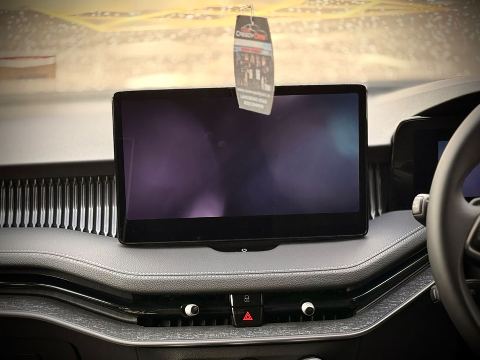 2025 Skoda Superb - image 12