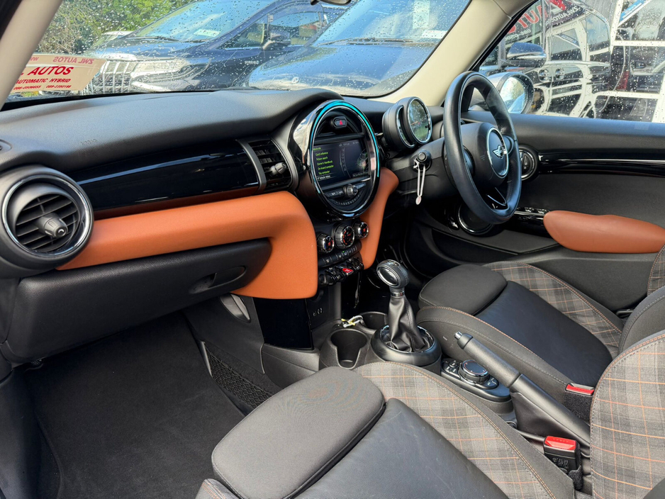 2016 MINI Hatch - image 14