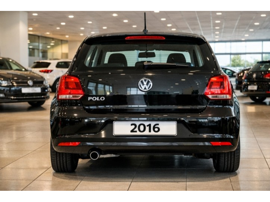 2016 Volkswagen Polo - image 2