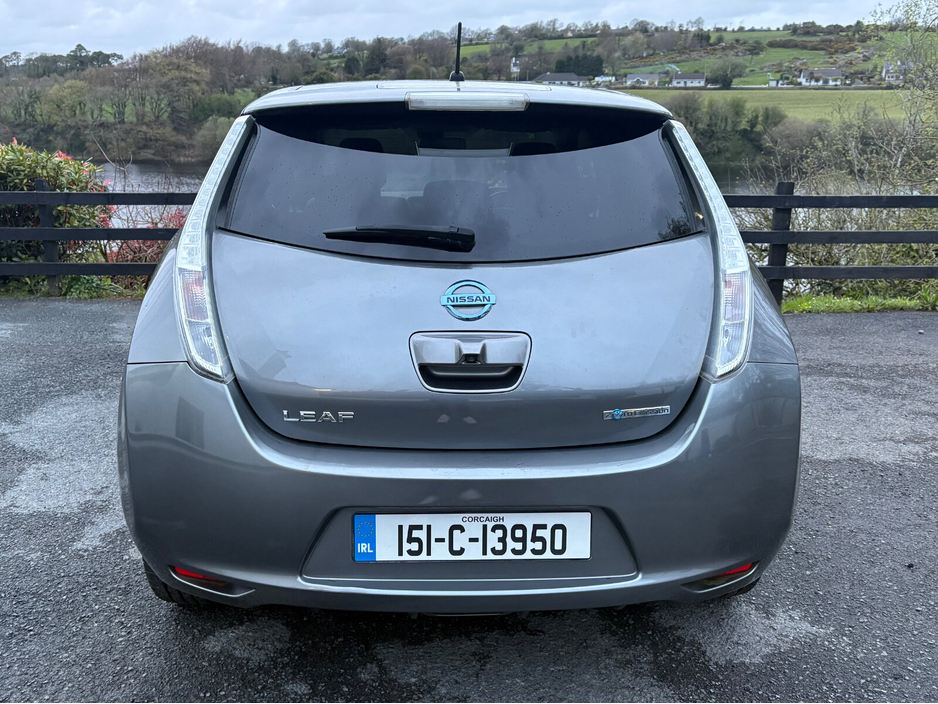 2015 Nissan Leaf - image 13