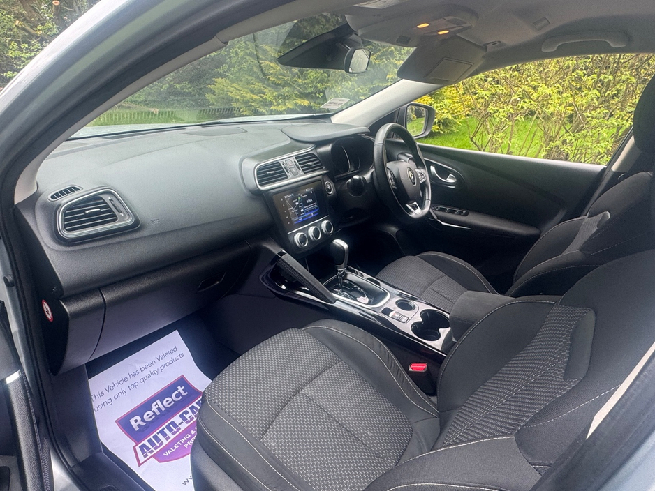 2022 Renault Kadjar - image 5