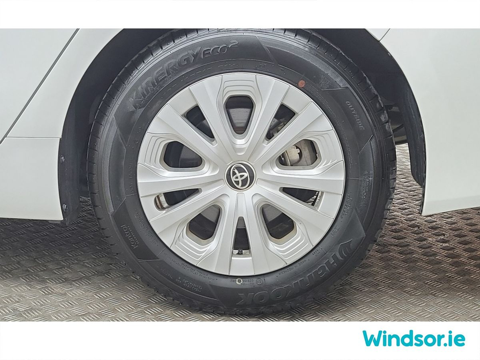 2022 Toyota Prius - image 16