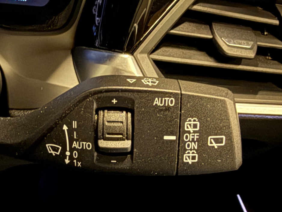 2022 BMW 3 Series - image 18