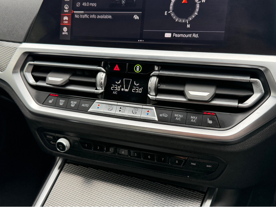 2022 BMW 3 Series - image 29