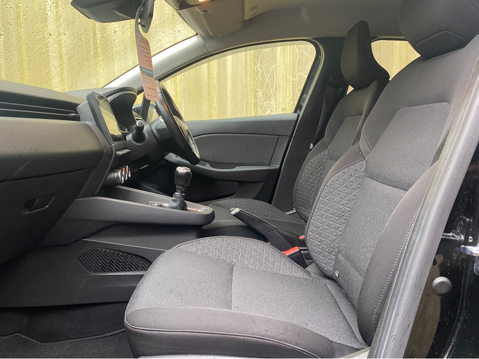 2020 Renault Clio - image 4